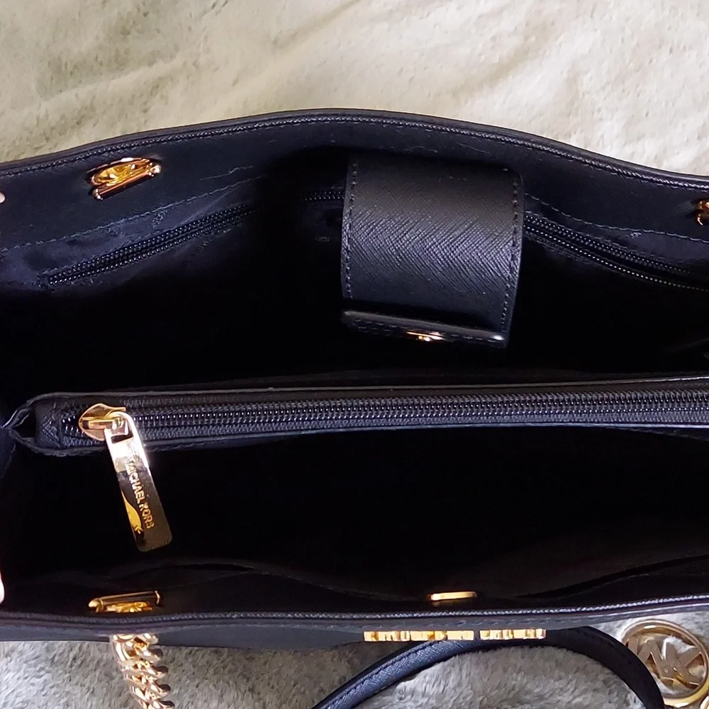 Michael kors handbag - Picture 2 of 2